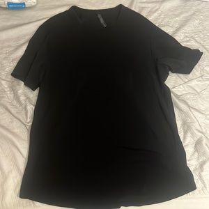 Lululemon black t shirt L